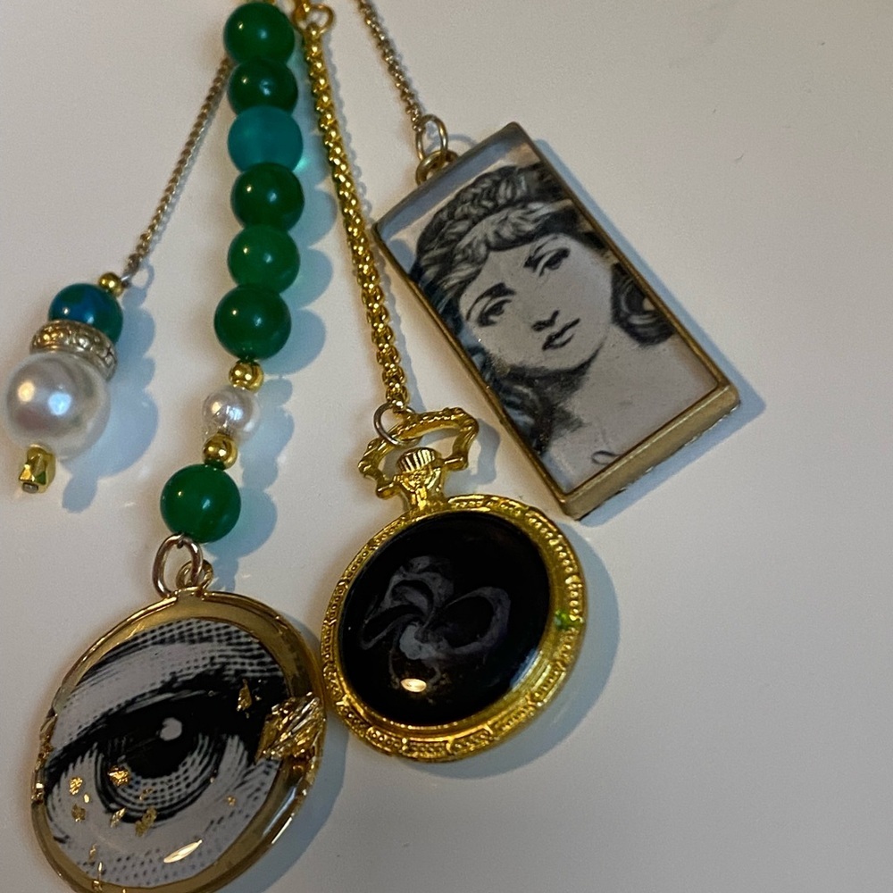 NEW FORNASETTI INSPIRED BAG CHARM PURSE KEYCHAIN GOLD GREEN BLACK DESIGNER READY - Picture 5 of 8